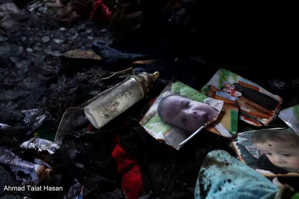 mustafa_agha's tweet photo. حرقوا رضيعا فلسطينيا هو " على الدوابشة " واسرائيل عصيّة حتى على العتب ناهيك عن " الغضب". http://t.co/re7HK7dkXY
