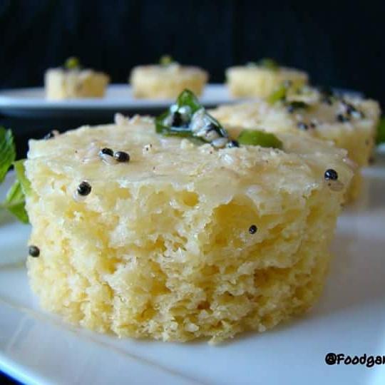 FoodGamut's tweet photo. Nylon Khaman - #Spongy #instantsnack #gujaraticuisine @FoodBloggerAI @GoGujarati @KamalKitchen @StreetFoodSaga http://t.co/XiAzj6Jg4I