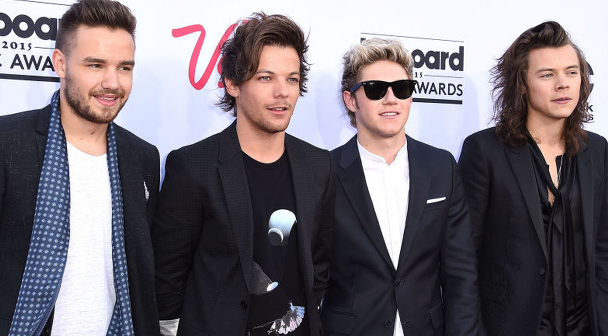 sugarscape's tweet photo. ONE DIRECTION JUST DROPPED A BRAND NEW SINGLE ON ITUNES WITH NO WARNING AND WE WERE NOT READY http://t.co/EP6TwOftbi http://t.co/j8k34QkWrc