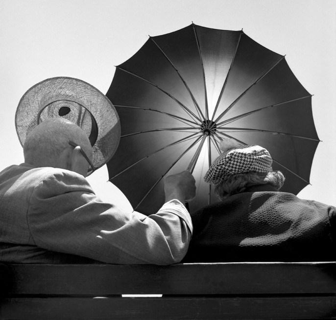 TLRgraphy's tweet image. Harold Feinstein’s Favorite Camera: The Rolleiflex tlrgraphy.com/2015/07/31/har…