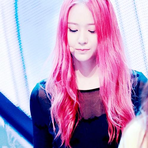 soojungifs's tweet photo. She resembles jess alot in these pics http://t.co/dyxAbG5veP