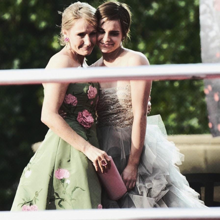 HAPPY BIRTHDAY J.K ROWLING ! Words can\t describe how much you inspire me! Thank you Jo! 