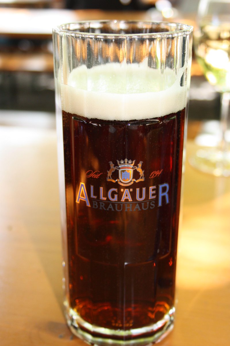 Maraakelsbier's tweet photo. @Maraakelsbier is discovering the root recipe of the German Weizen and more in Munich area. http://t.co/okJOhpB6Yo