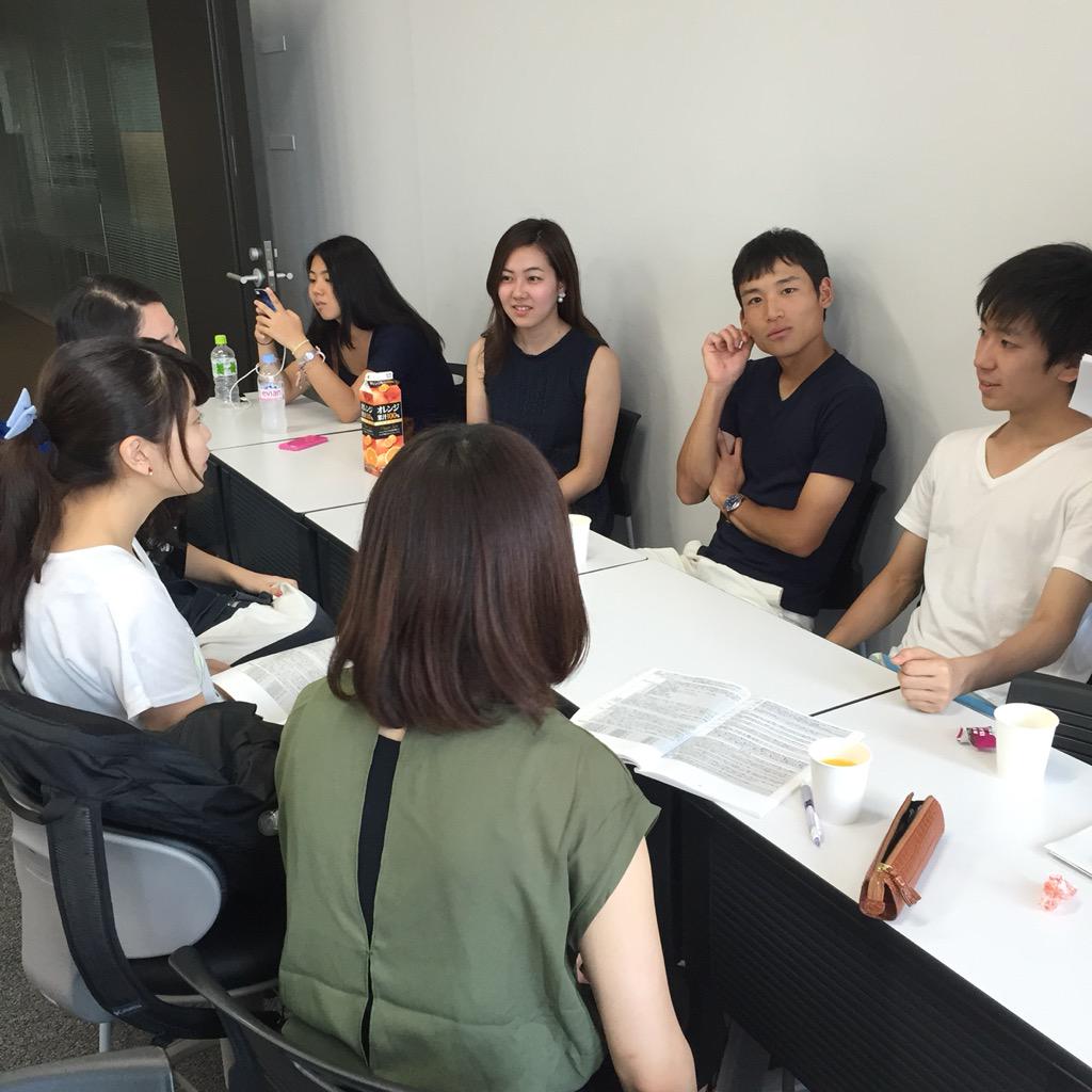 fukuda23rd's tweet image. 福田ゼミのブースもいい感じに盛り上がっておりますヾ(＠⌒ー⌒＠)ノ ゆるい感じなので気軽にお立ち寄りください☕️🍩