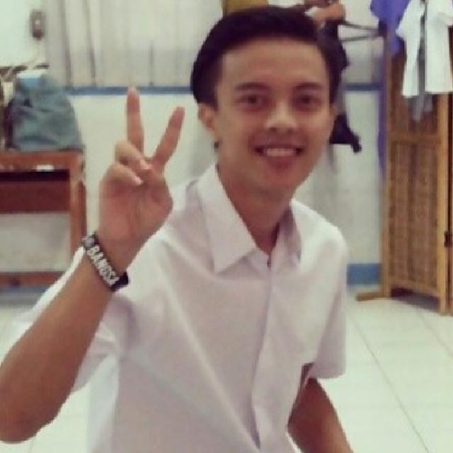 aboutSMASH's tweet photo. "Jangan jadi manusia galau. Rugi. Hidup cuma sekali. Maafkan lah dunia." ~bisma #SBAlwaysWithSMASH http://t.co/mQibKwiCMW