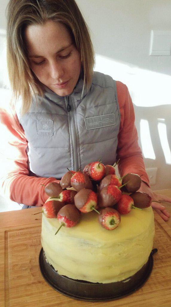 ange_deboer's tweet photo. Because life is too short not to eat the things we love♡♥ bake with love by @Hel_deboer a few weeks back http://t.co/T7wc3KFCWs