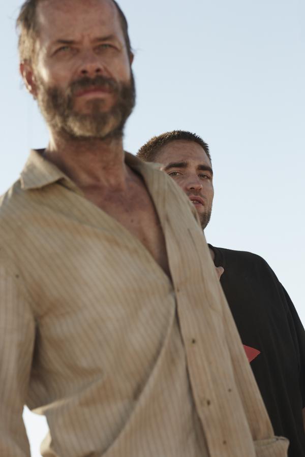 robpattinsonww's tweet photo. ICYMI: Two NEW @TheRoverMovie Stills With @TheGuyPearce & #ReyRob! @dakkansha http://t.co/mulizM5HNu http://t.co/VSg7hwMCGX