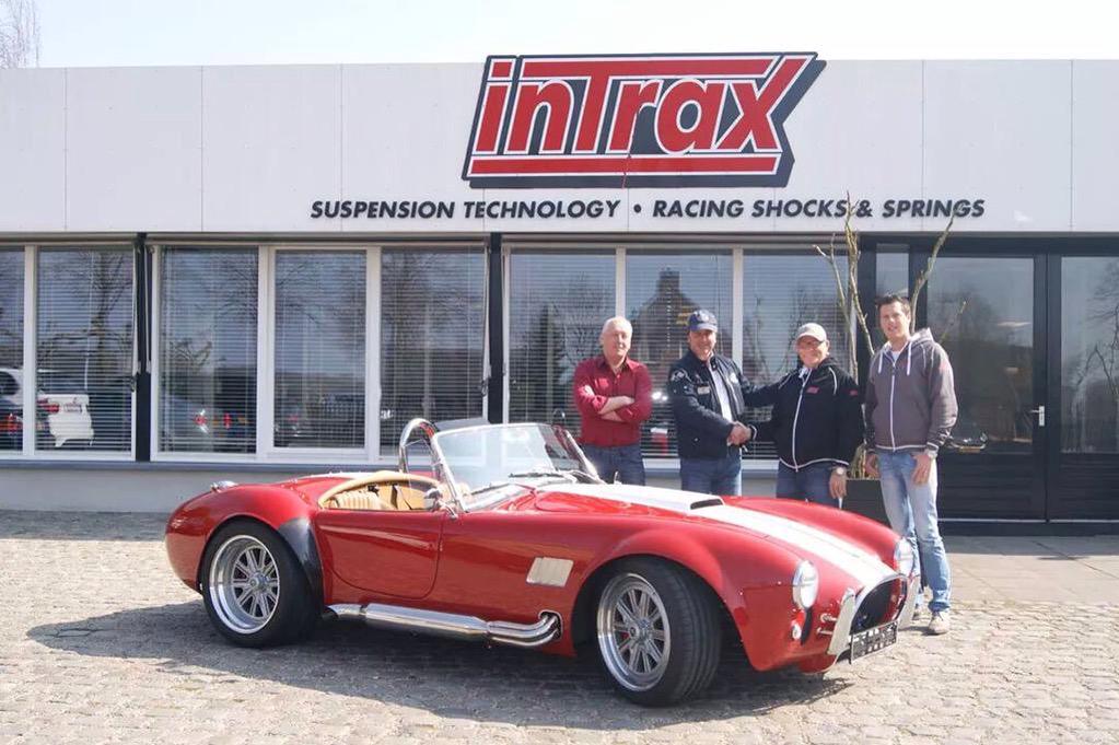 ACCobraClub's tweet photo. A Few months ago it was great to see @ACCobraMS &amp; @intraxracing get together http://t.co/ZhFcJDSNxv