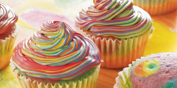 RussDeacon's tweet photo. #FridayBakeOff “Tie-Dye” Cupcakes. Get your retro on! >http://t.co/rT94WLqT9m @UKBusinessRT #Bexhill http://t.co/IiUiwpnEoJ