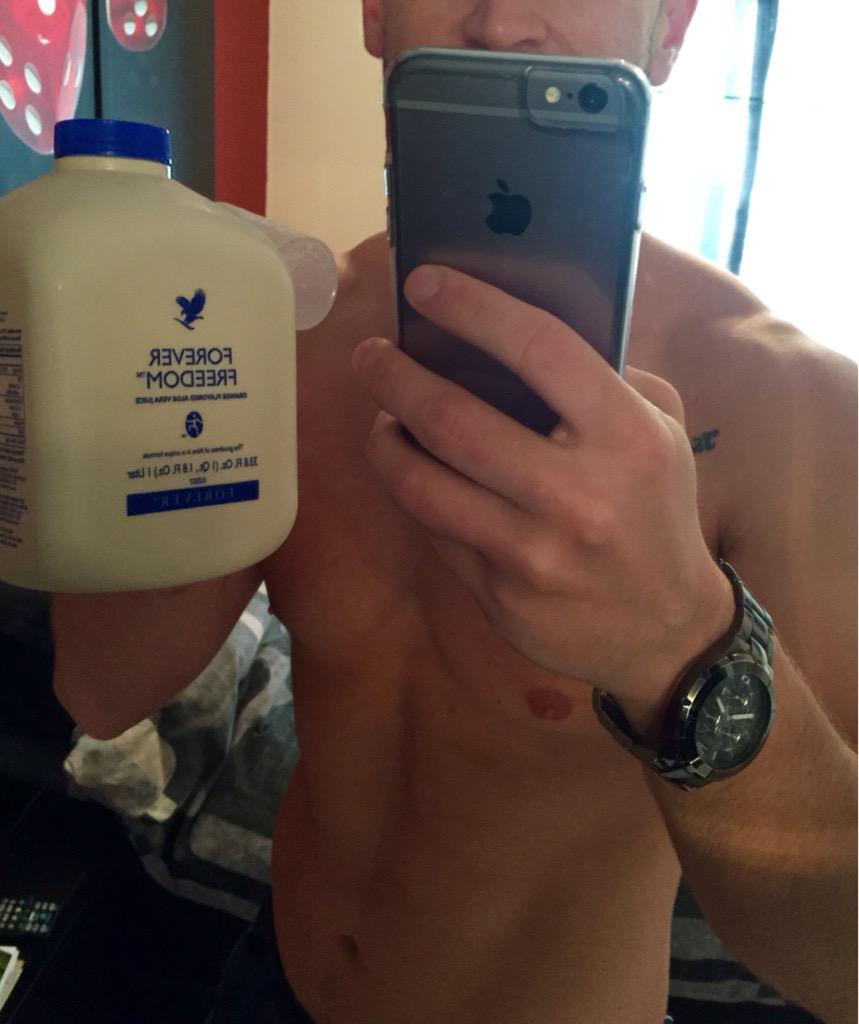 chill_151188's tweet photo. Perfect start to any day #aloevera #aloe #training #goals #healthyliving  order here http://t.co/iO4KEvYXah 👈👌 http://t.co/FAjSdHuqbD