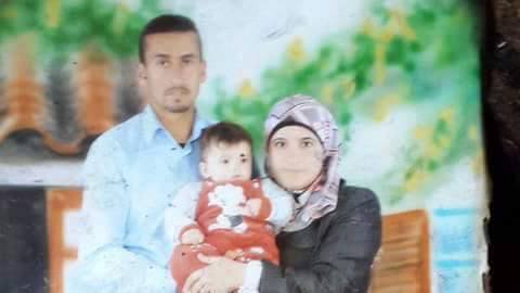 Terör Şebekesi İsrail bu ailenin evini ateşe verdi. Anne baba ağır yaralandı. Bu bebek ise yanarak can verdi.