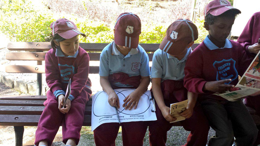 Mrs_Taing's tweet photo. Working in #groups to #discuss what they observed. #auburngardens #venndiagram #charts #alphaboxes #senses http://t.co/kJOZnsVXQt
