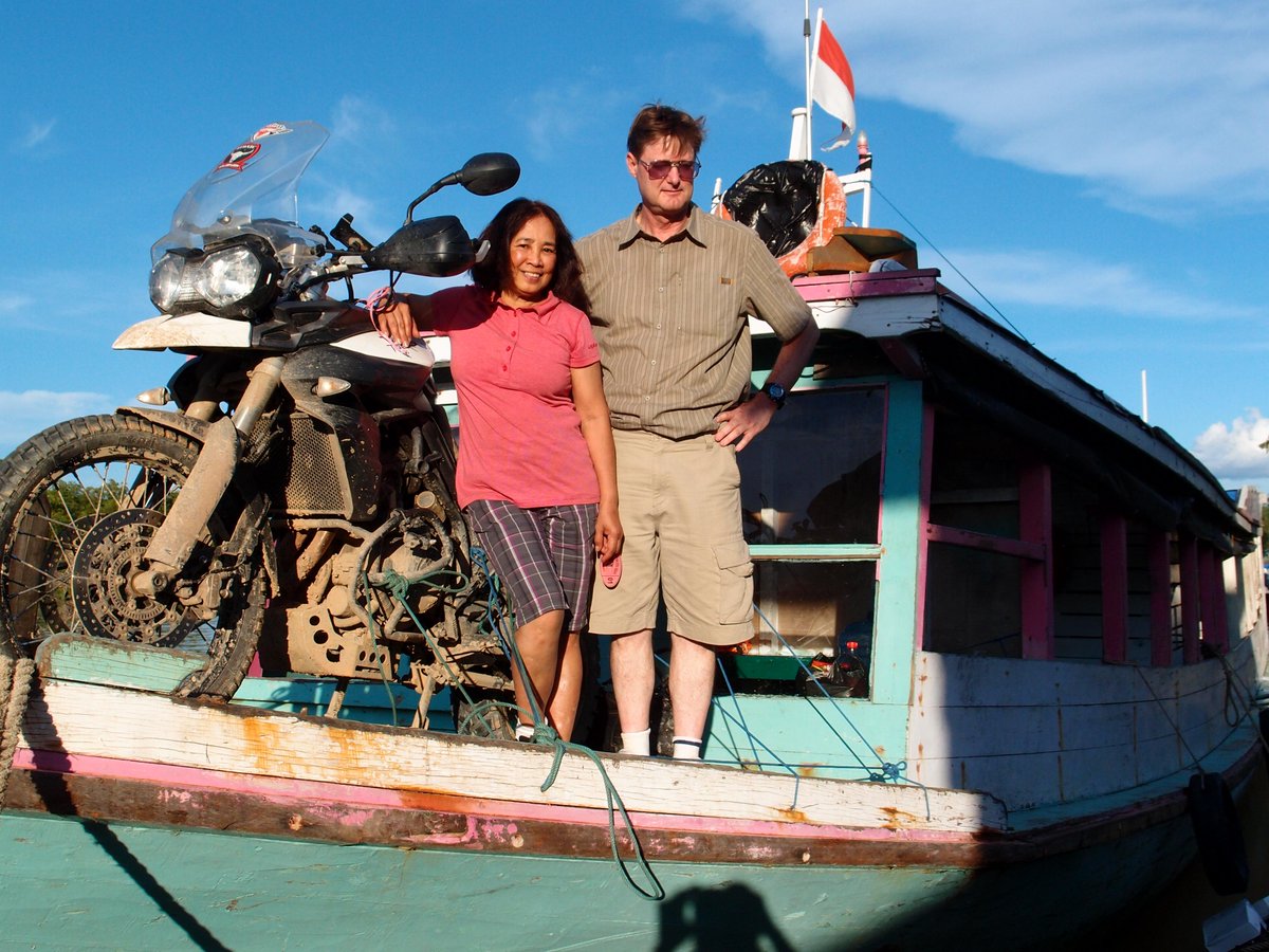 ColinDawson's tweet photo. #wngreatescapes got the bike man-handled onto a boat heading for Nunukan, Borneo - got lots of grief from local cops http://t.co/DZrj4XGSTS