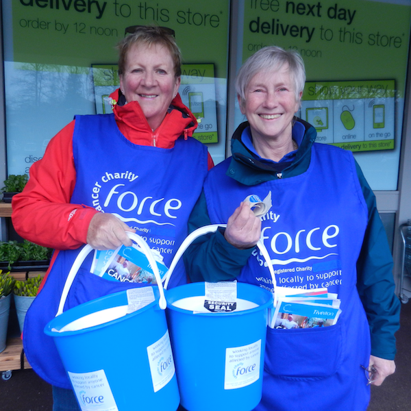 CreditonBorders's tweet photo. Crediton Friends of FORCE street collection #Crediton
http://t.co/ZBeevw8Wio http://t.co/7Ak3iTvNnY