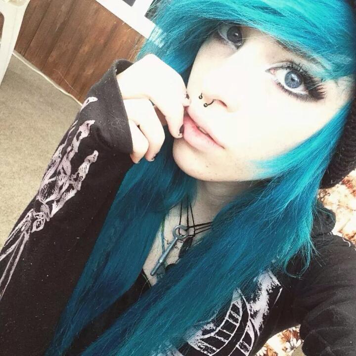 DoryForgets's tweet image. THIS HEART OF FIREE IS BURNING PROOUD, I AM EVERYTHING YOU LOST AND NEVER FOOOUND -canta BVB para apoyar a Biersack-.