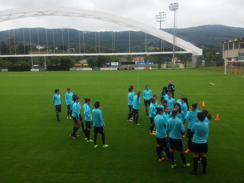 ED_Athletic's tweet photo. Primeras imagenes del entrenamiento. De momento el tiempo aguanta. http://t.co/BU5H088TkB