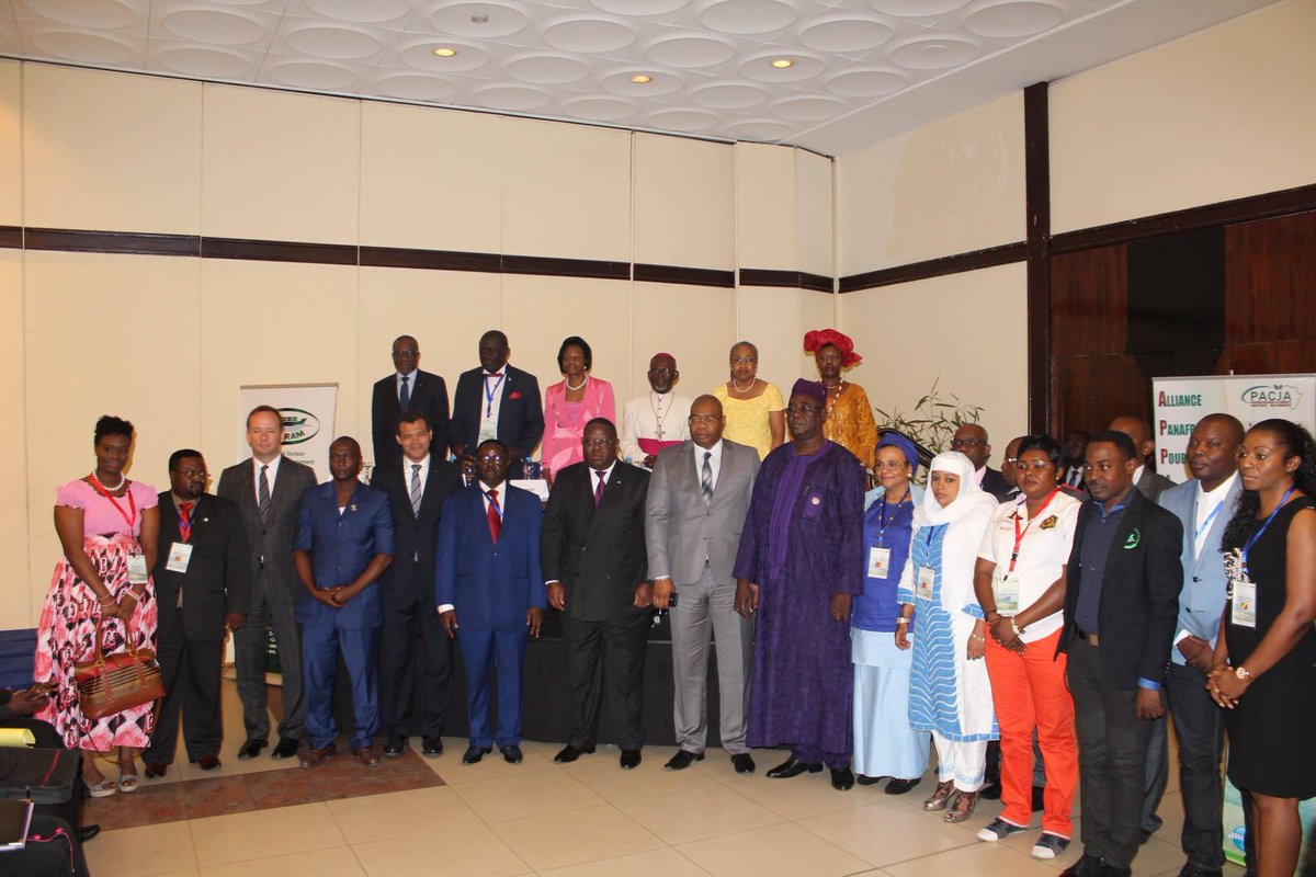 roscevac's tweet photo. #forum2015
#photodeFamille2015
#librevillejuillet2015
#ROSCEVAC http://t.co/QM9c4N4ko7