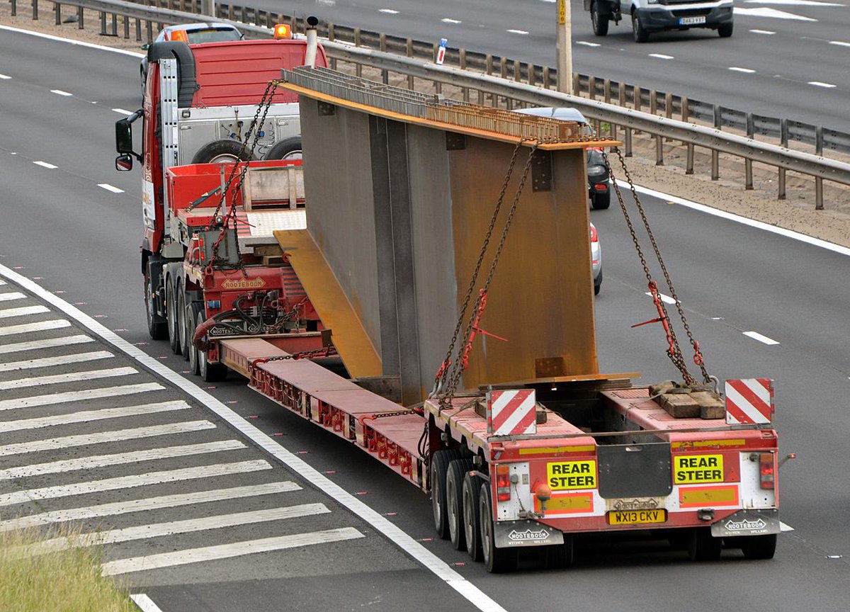 sarahkingKHH's tweet photo. #Supertruckers helping build bridges around the UK http://t.co/0Avq06sdSY
