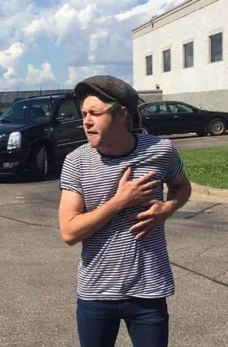 syxion's tweet photo. Когда слушаешь новую песню 1D:
- МАТЕРЬ БОЖЬЯ, ОНА ЖЕ ИДЕАЛЬНА!!!!1!!!1!1!1
#Directioners
#DRAGMEDOWN
#1DNewSingle http://t.co/kYrAu9B2V6