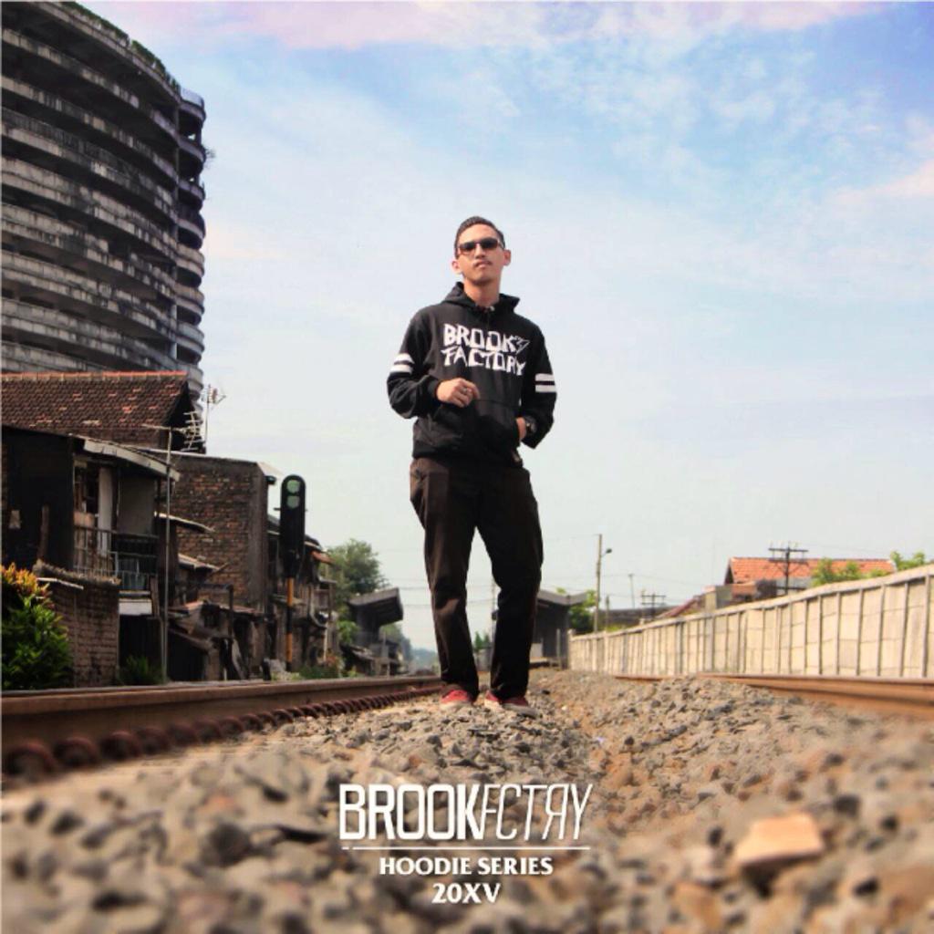 BROOK_Factory's tweet image. Heaaa Info hangat untuk kalian Guys!! DISC UP30% Hoodie BRK Hanya di @Dominionsub segera dibeli karena stok menipis:)