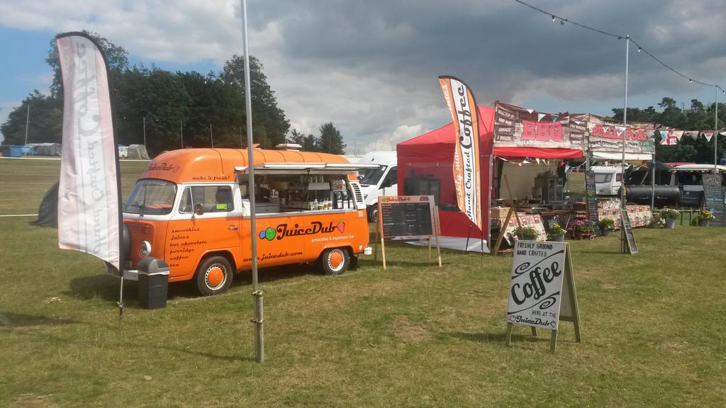 Here we are @vwwhitenoise with my favourite neighbours <a href="/gingersgrill/">GingersGourmetGrill</a>. Swapsies then aye!