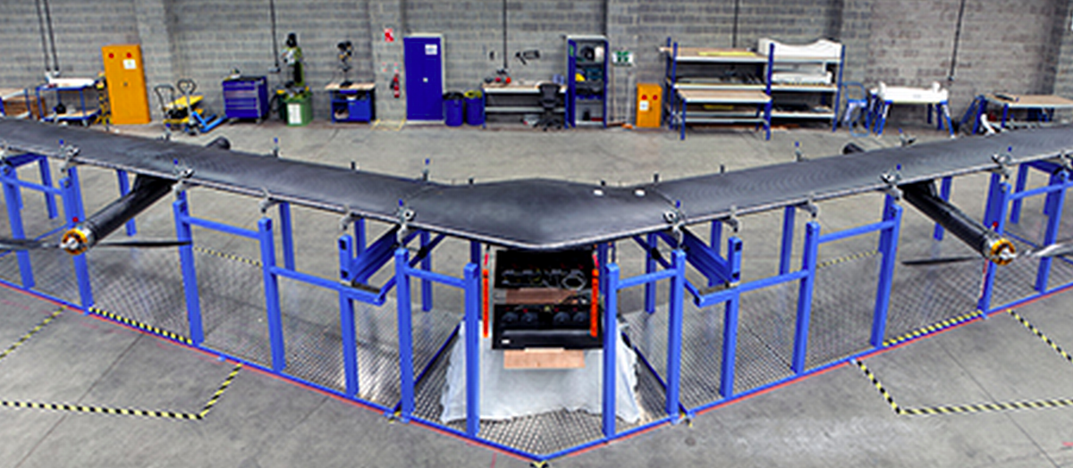 CNNEE's tweet photo. . @facebook construyó un drone gigante para llevar internet hasta las zonas menos atendidas
http://t.co/RoZZsv3HIJ http://t.co/IDc7sHY3Ji