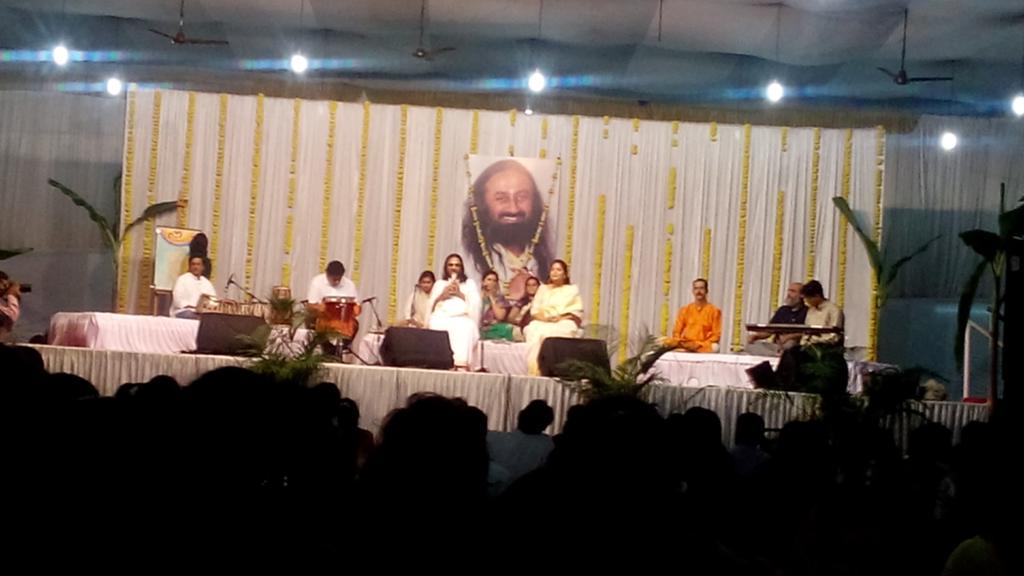 ajit3992's tweet photo. Beautiful #Satsang in #AOLPune  @RajitaBagga @jgdsantosh on the stage to say #ThankYouSriSri @saleelpu @vds_maha http://t.co/JVJvuiWCmE