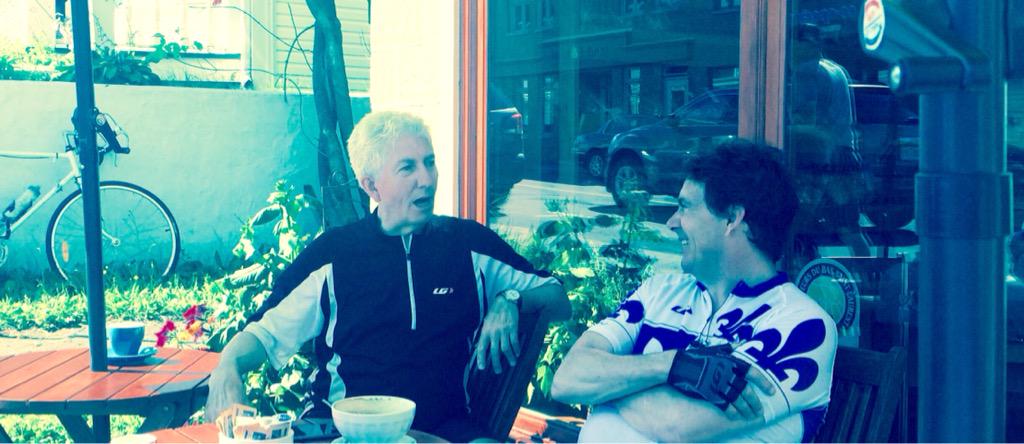 EquipePKP's tweet photo. .@GillesDuceppe et @PKP_Qc au café au Pain Gamin à Rivière-du-Loup avant leur départ @partiquebecois http://t.co/imybq4hhQ9
