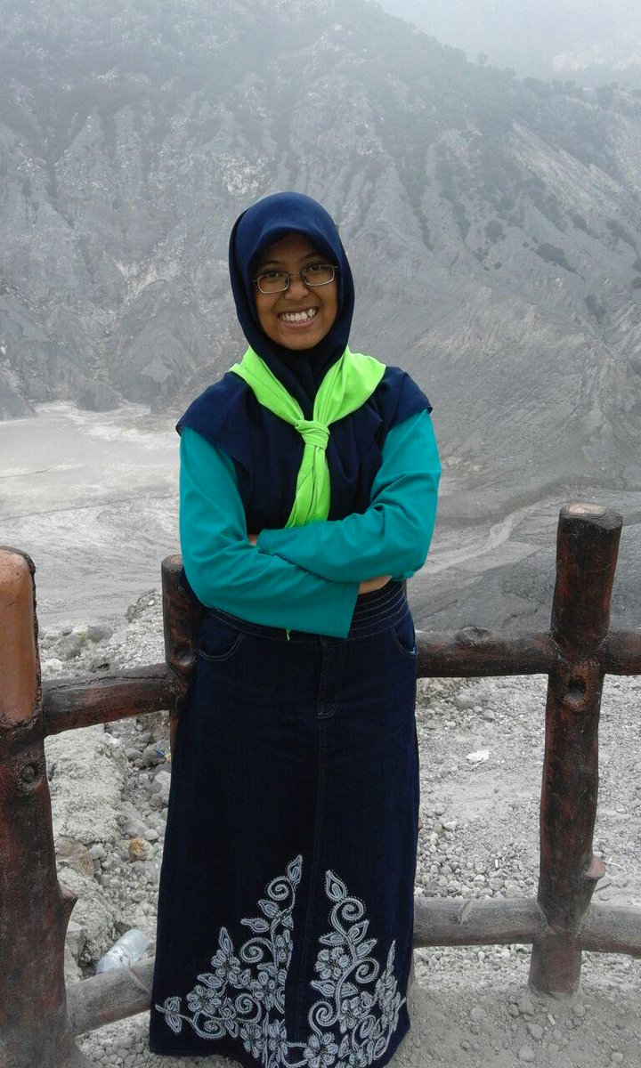 mokakuupi's tweet photo. Bidang Medis: Lipur Amaliyatul K. (2013), PKK (teteh yg ngobatin banyak penyakit, mungkin galau jg termasuk *eh haha) http://t.co/XsNvciVMe5