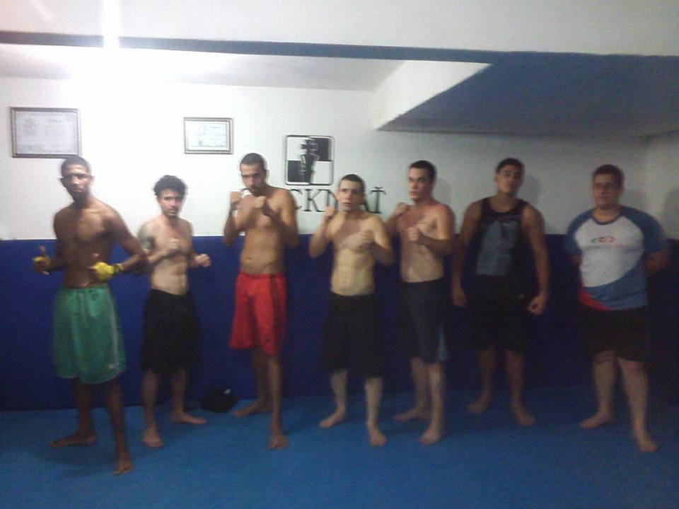 Checkmatkta's tweet photo. Treino insano de #MMA. Galera ficando cascuda. #muaythai #bjj #checkmatkta #equipe1 #koralteam #togetherwearestronger http://t.co/XJHF1UCn45
