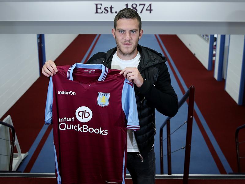 TeamFCN's tweet photo. [#Mercato]: Comme attendu, Jordan #Veretout a paraphé un contrat de 5 ans avec @AVFCOfficial ! #MerciJordan #TeamFCN http://t.co/h59T03jh3s