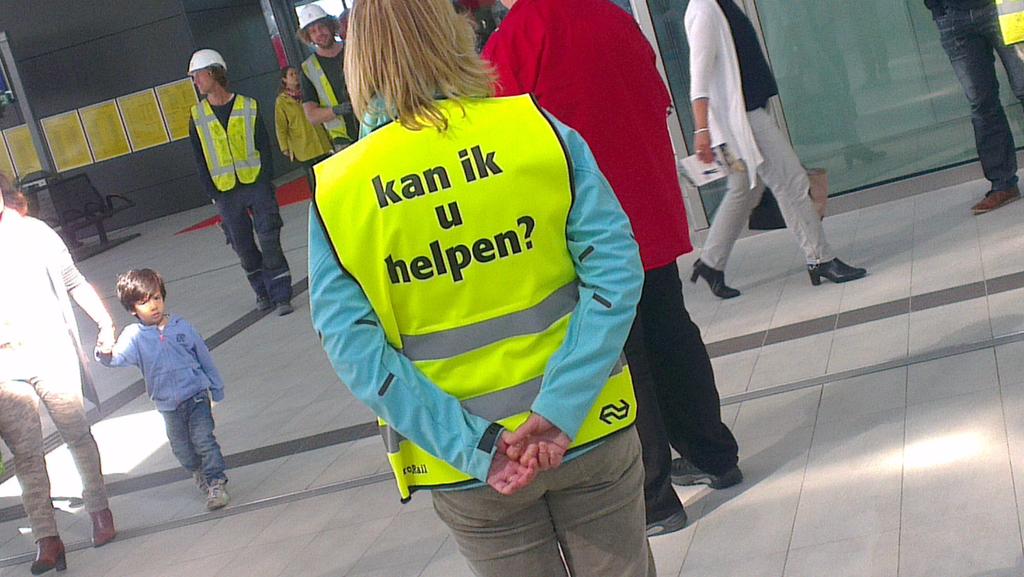 stadsleven's tweet photo. Opening van gedeelte nieuwbouw #Utrecbt Centraal. http://t.co/IJ3V61JWr7