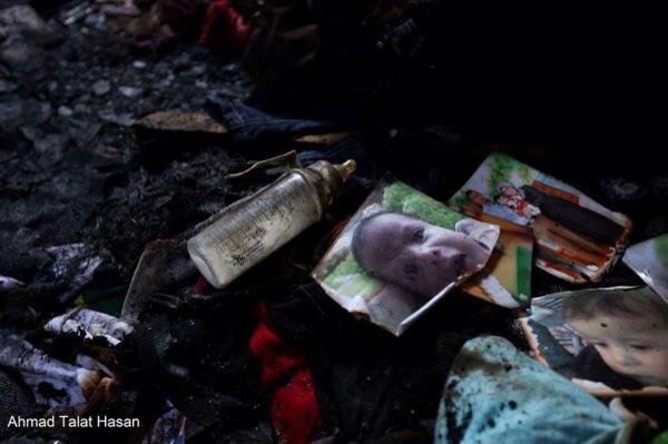 HGazze's tweet photo. #Batı Şeria'da #israilli azgınların yaktığı evde ağır yaralanan ailenin çocukları Şehit oldu. http://t.co/qxkFqqAzN1