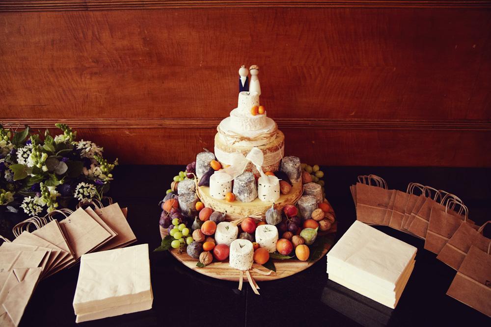 RockMyWedding's tweet photo. We absolutely adore this cheese tower from @Poachercheese on todays chic city wedding
http://t.co/KyemWXs7tQ http://t.co/1SLSNLnEng