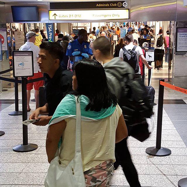 TheosTravel's tweet photo. Lines on lines on lines #ihatelines #peopleinmyway #justletmebegreat #adventureawaits #travel #vacation #findingblu… http://t.co/urL0LUq5pP