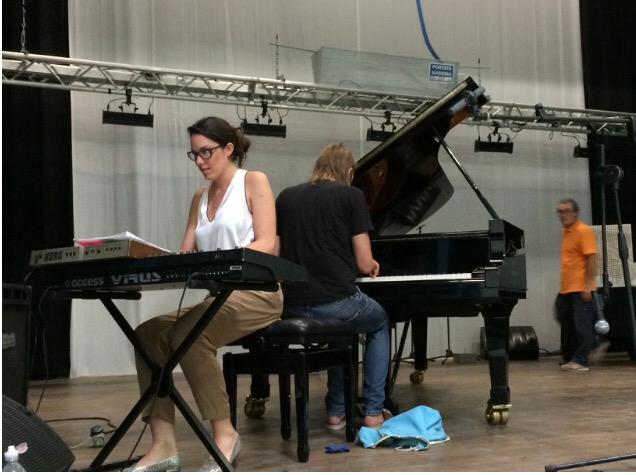musicassoluta's tweet photo. #Pianists @GloriaCampaner  #LeszekMozdzer &amp; sculptor #PinuccioSciola rehearsing for tomorrow concert @CalaJazz http://t.co/zogJhSmgG2