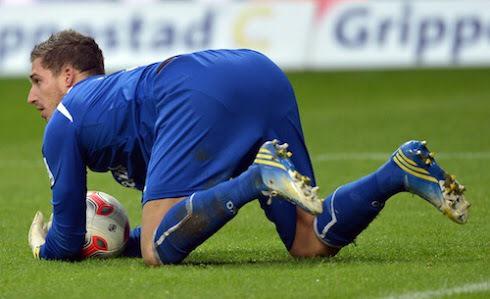 Kevin Trappの四つん這い尻を両手で優しく包みたい