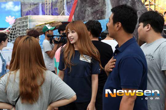 ahnhanee_92's tweet photo. "AhnHani_Global: [NEWS PHOTO] #Hani @ Lets Go Dream Team filming [2P] #1 http://t.co/yQ5LO2irP0"