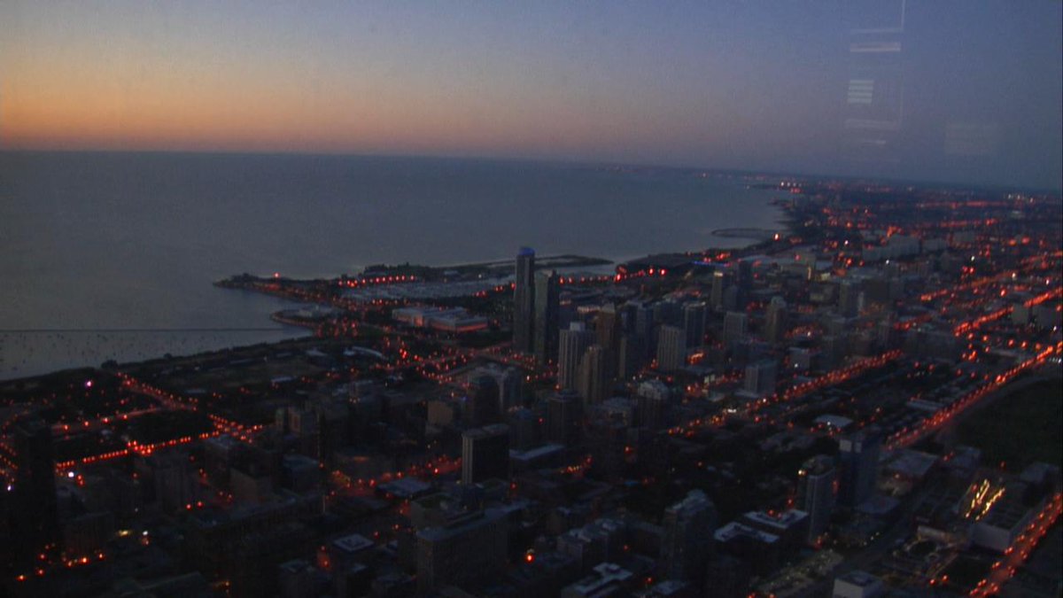 TammieSouza's tweet photo. #Sunrise looking southeast over #NortherlyIsland #Chicago #Off2AGreatStart @Fox32News @GoodDayChicago http://t.co/eTKzXMsRvu