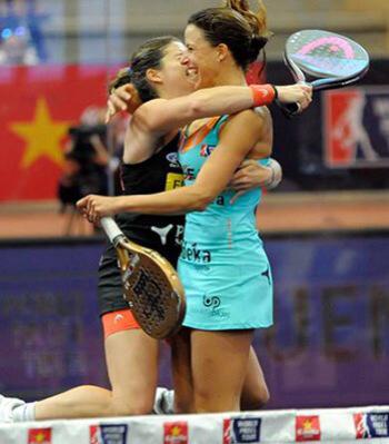 padel20's tweet photo. Cambio de reinado en #PadelFemenino @AleeeeSalazar y @martamarreromar nuevas N1 ! Felicidades http://t.co/XAq24ndz56 http://t.co/IF0c8uuPbv