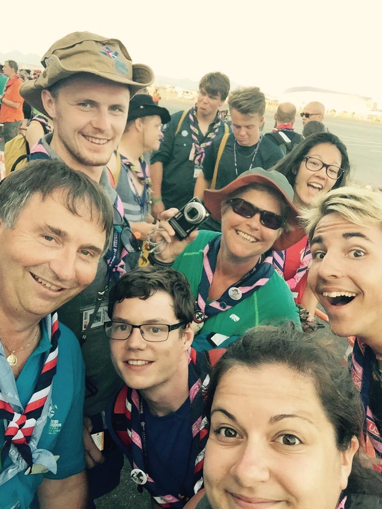 Jesteroo's tweet photo. #ISTlife #BulpittSelfie @WayneBulpitt @ukcontingent @lozscout #wsj2015 @UKScouting @BerkshireScouts #DinnerQueue http://t.co/CoqXcNG9l9