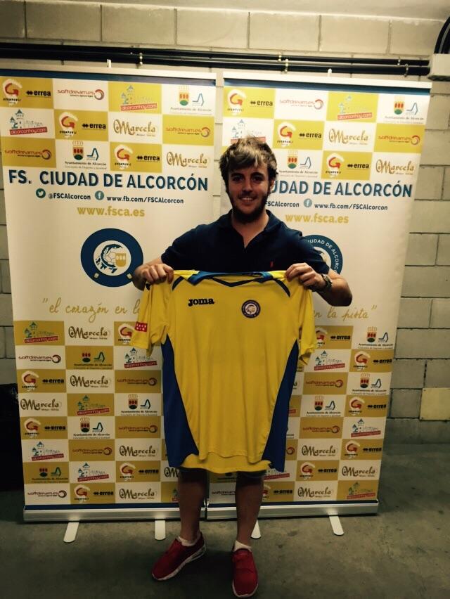 ADAlcorconFS's tweet photo. El primero de ellos es Carlos García Marquina (@Marquina9). Universal, Campeón de Tercera con @fsrocham  #123Alcorcon http://t.co/exd3BmkVMO