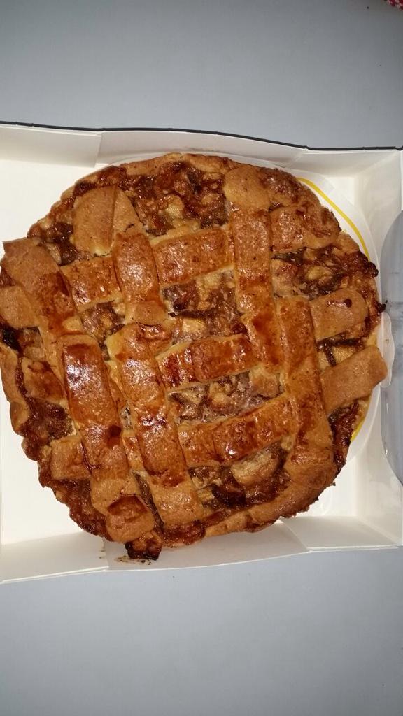 FormidoDalfsen's tweet photo. Wat hebben we toch ook geweldige klanten! Een heerlijke taart gekregen, super bedankt! http://t.co/2AV0Z5TBtZ