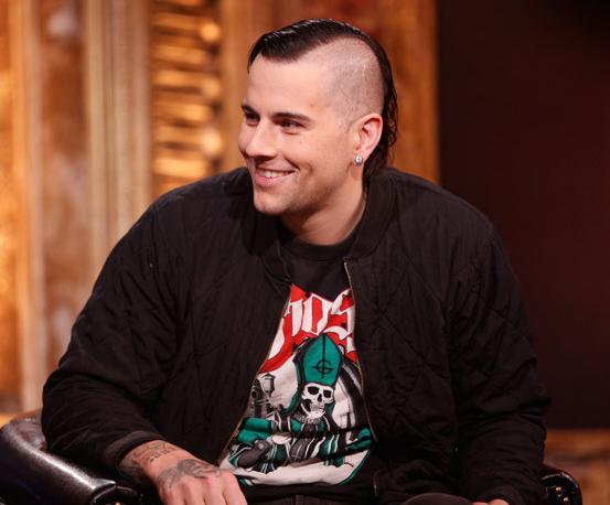 Happy 34th birthday the frontman of M. Shadows! Stay young! :D 