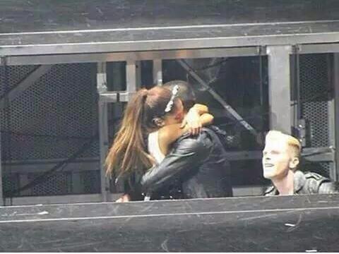 -NUEVA FOTO- Ariana y Ricky