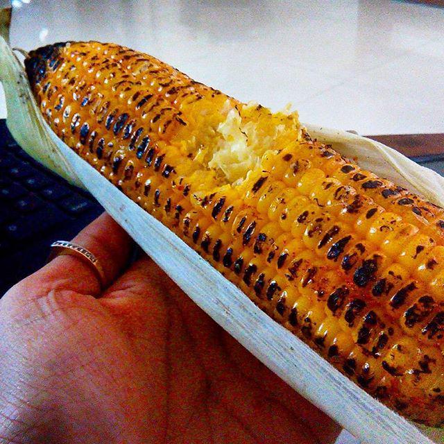 NagpurFoodies's tweet photo. Bhutta season on swing!! regram @shilsm
That crunchy sweet bite of monsoons😍
#corn #cornon… http://t.co/b5oUtE2oOX http://t.co/0hk9em4tth