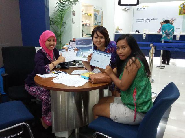 IconbbidKart's tweet photo. Terima kasih bu wida 😊#senyumnasabahku#proudofaxamandiri#kopasussg2#reg7@axa_mandiri@tisyediah@joshuarudi@ennyocta9 http://t.co/MfN0uGD9bY