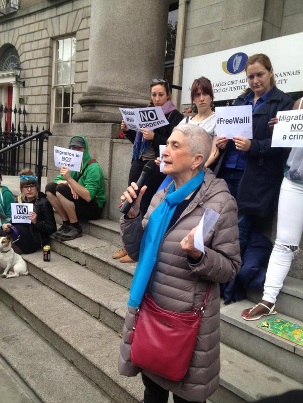 kuxii's tweet photo. @kieruu speaking at #FreeWalli protest at ministry of justice this morning. http://t.co/6BTgB3xPZr
