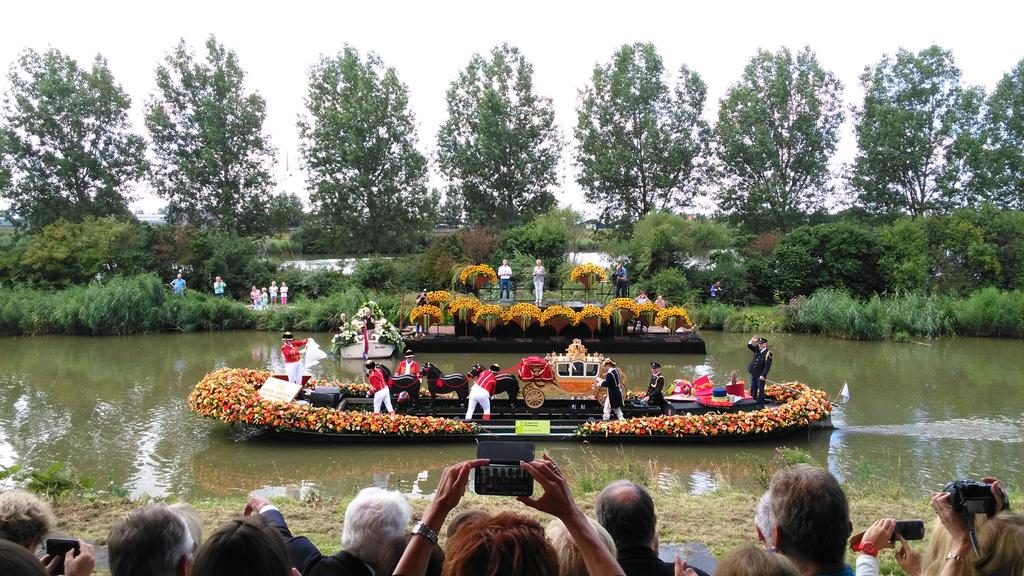 Varend corso. Boot gesponsord door FleuraMetz.