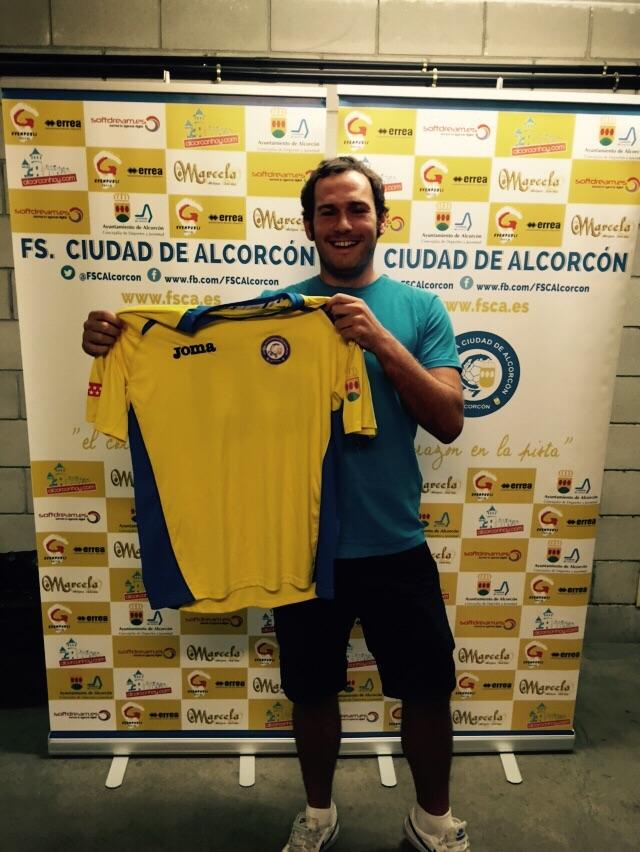 ADAlcorconFS's tweet photo. Y el último de los anunciados hoy es el pivot, Ricardo García "Richi". Campeón de Tercera con @fsrocham #123Alcorcon http://t.co/MZfQJ85DdY